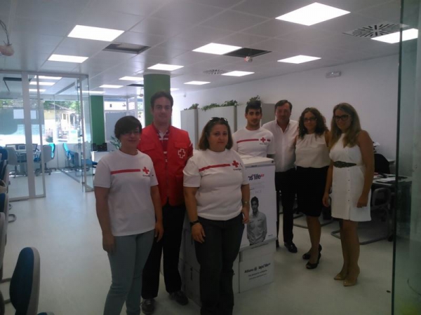 Cruz Roja recibe un total de 63 cajas de alimentos por parte de Allianz en Lucena